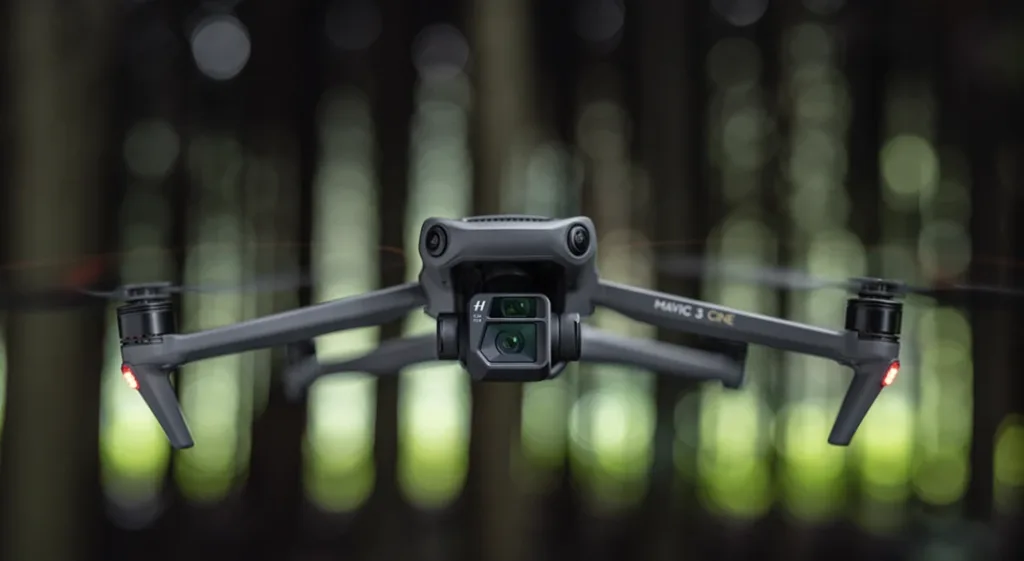 DJI Mavic 3 Pro: флагманський квадрокоптер для професійної аерозйомки та технічних задач