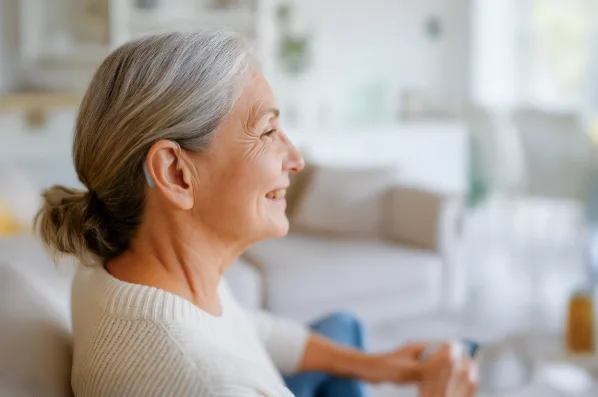 Заушные слуховые аппараты: почему это стандарт надежности и мощности